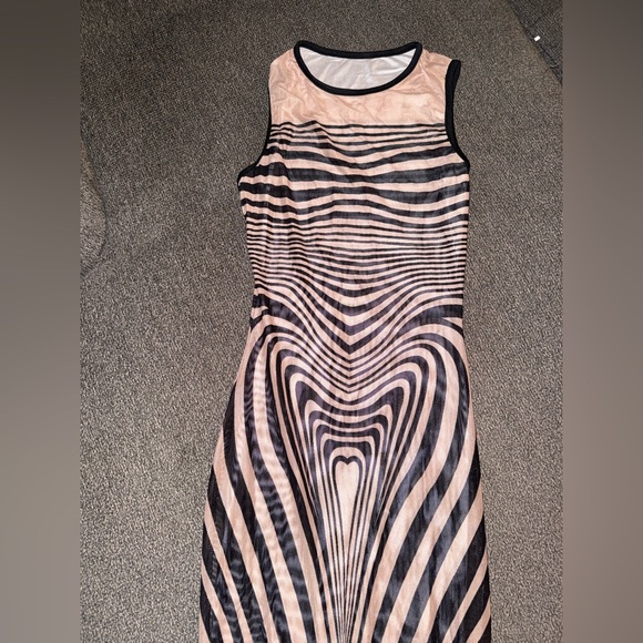 Striped Black and Tan Mesh Bodycon Dress brand new never worn - Picture 9 of 12